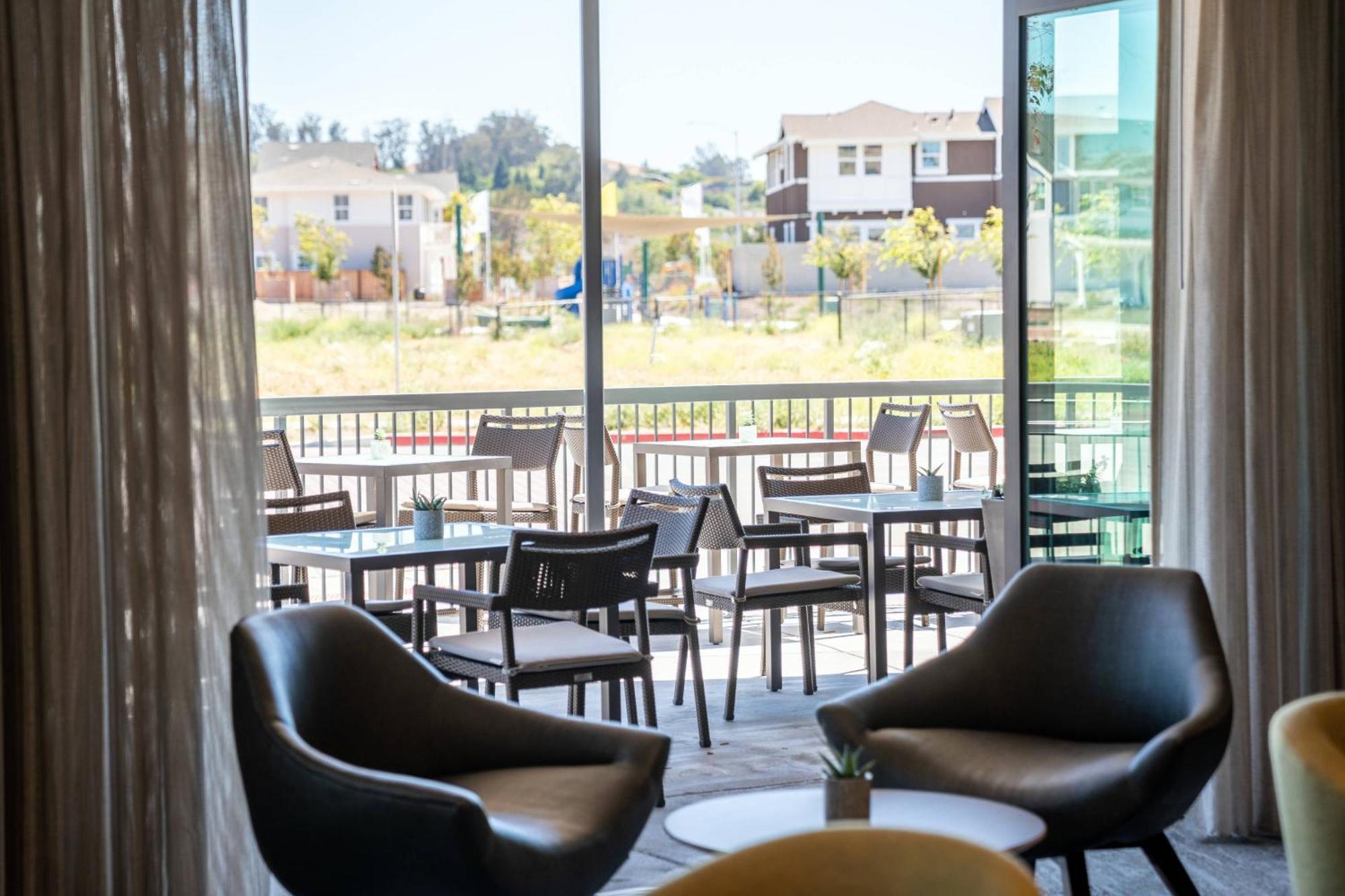 Courtyard By Marriott Petaluma Sonoma County Hotel Exterior foto